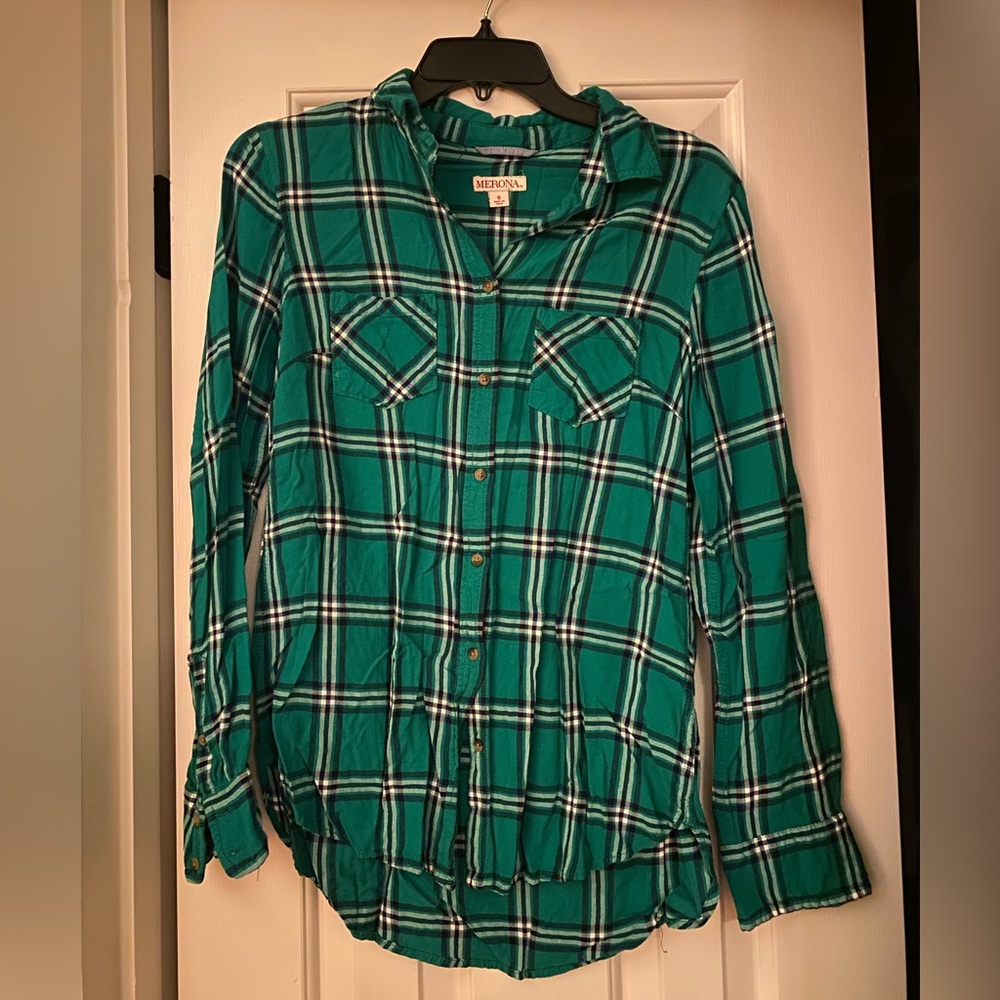 Green button down, good condition
